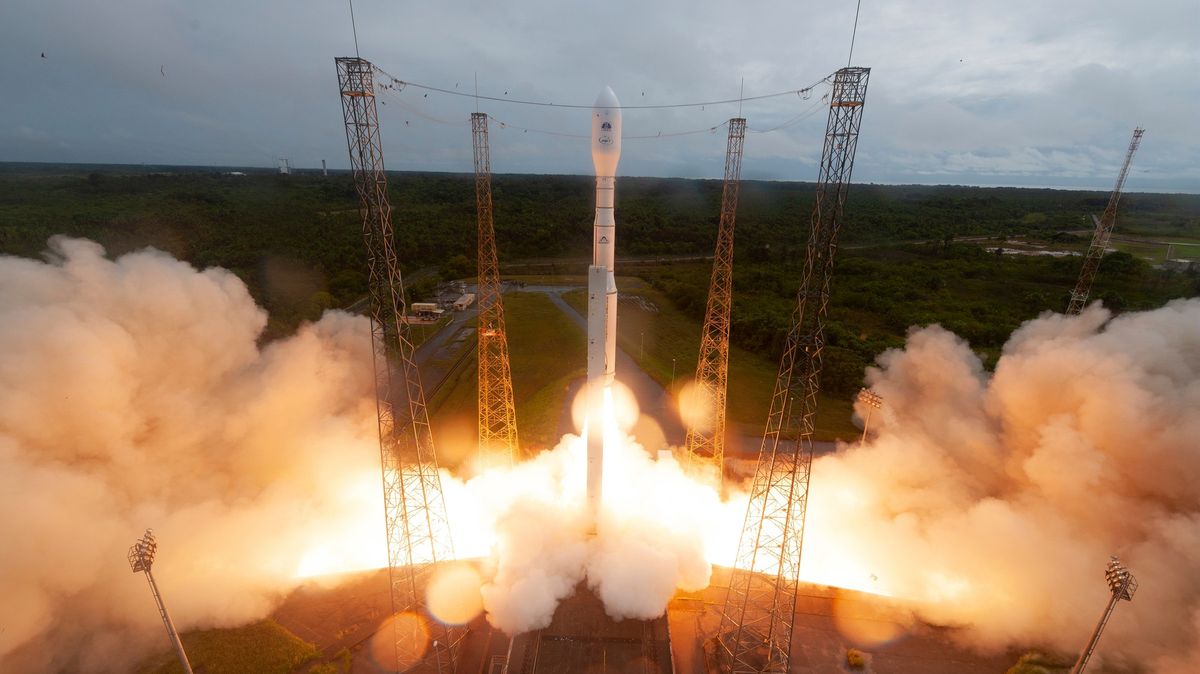 Nová evropská raketa Vega při svém prvním komerčním letu selhala
